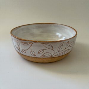 קערת עלים לבנה