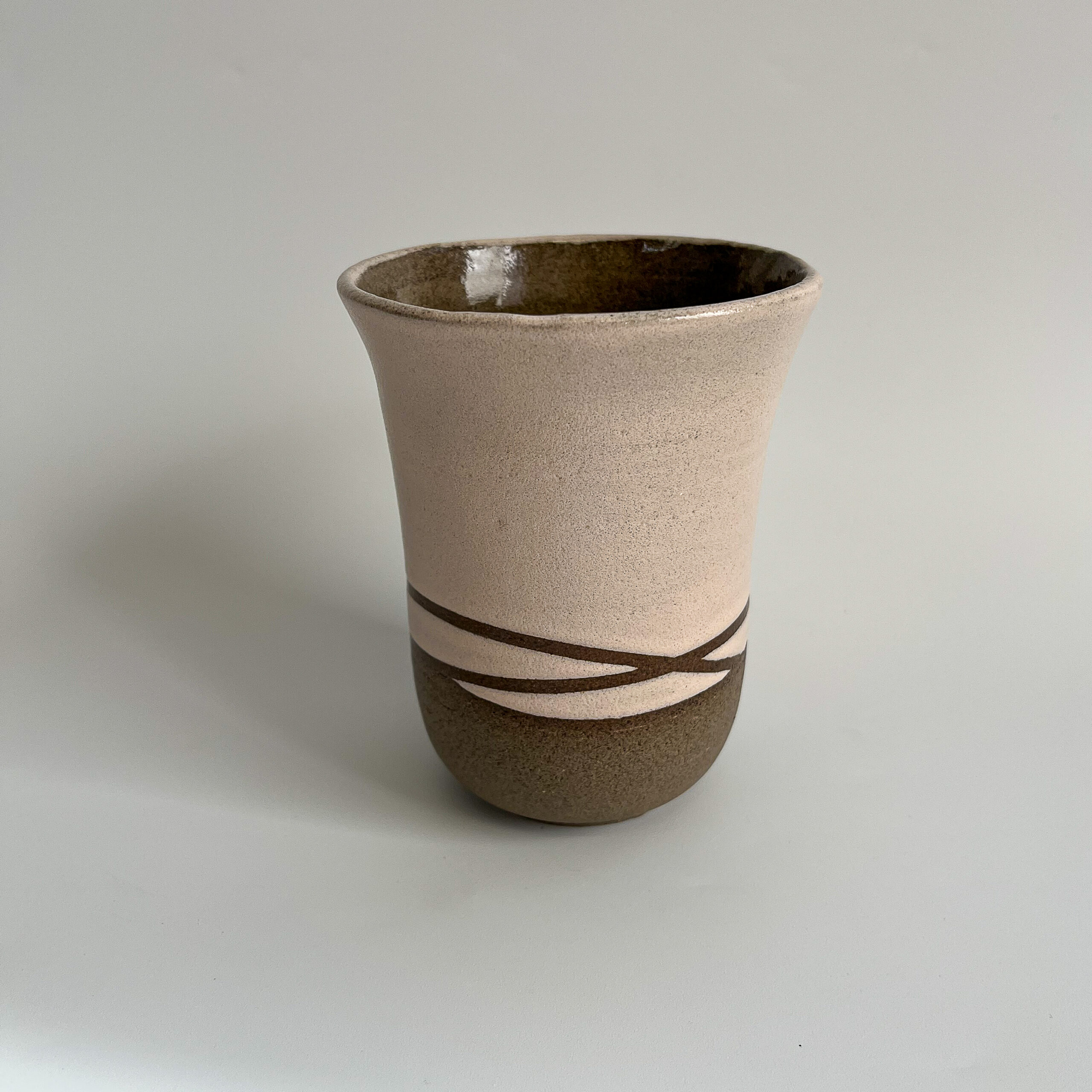 כוס שתייה בז׳ ורדרד כוס שתייה בז׳ ורדרד