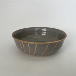 קערת הגשה אפורה